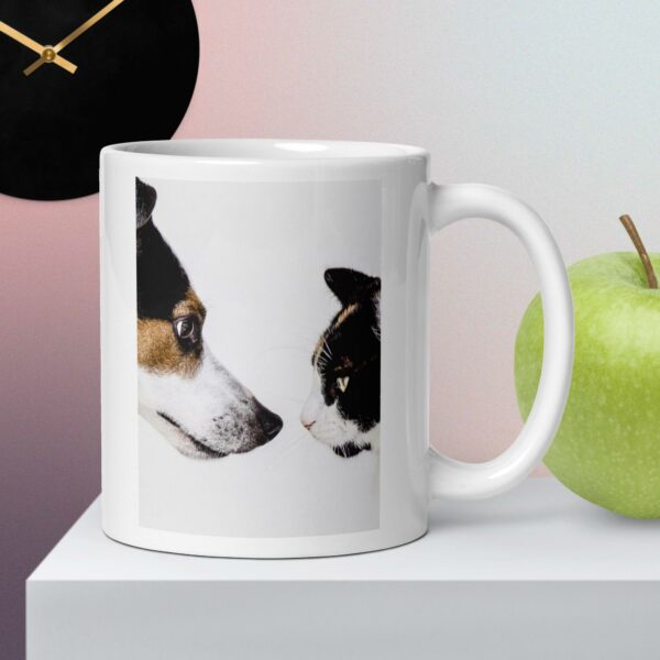 Weiße, glänzende Tasse